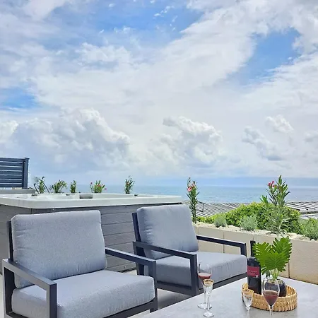 Amphora With Private Jacuzzi سبليت